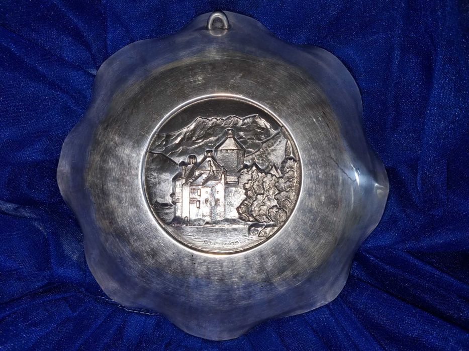 Винтажная сувенирная тарелка Montreux Hand Hammered Plate,Switzerland