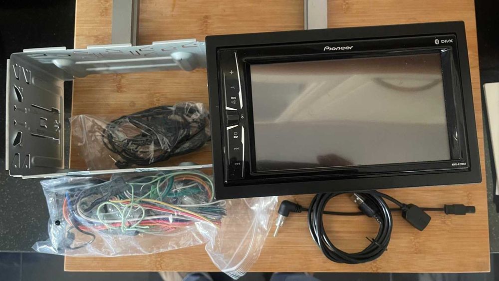 Autorádio Multimedia Pionner MVH-A210BT
