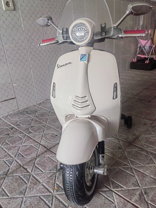 Moto eléctrica de criança