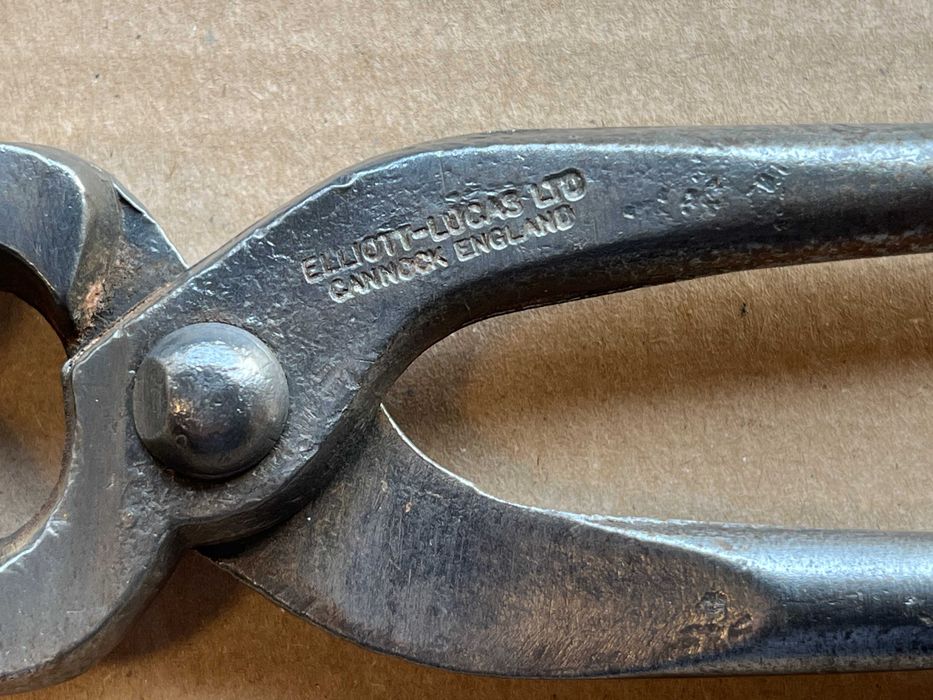 Turquês antiga inglesa com garra marca Elliott-Lucas Ltd