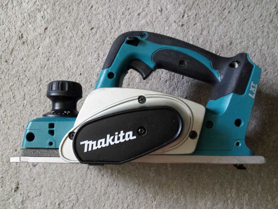 Makita DKP180 strug 18V LXT akumulatorowy do drewna 82mm hebel