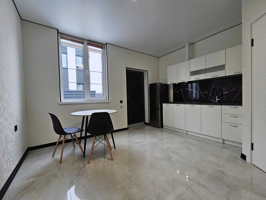 Оренда двоповерхового Townhouse 35m2 з новим ремонтом