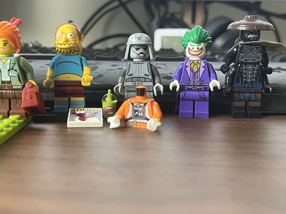 Lego figurki, cena kompletu