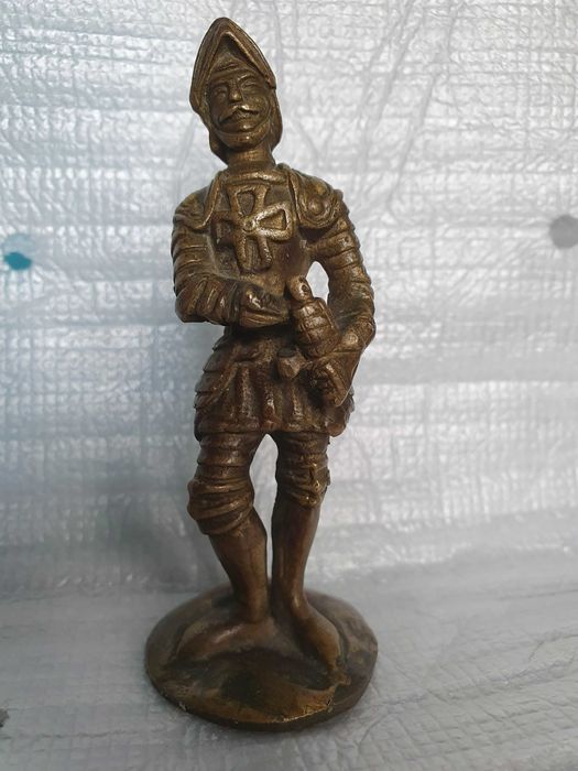 Продам статуэтку Касли.