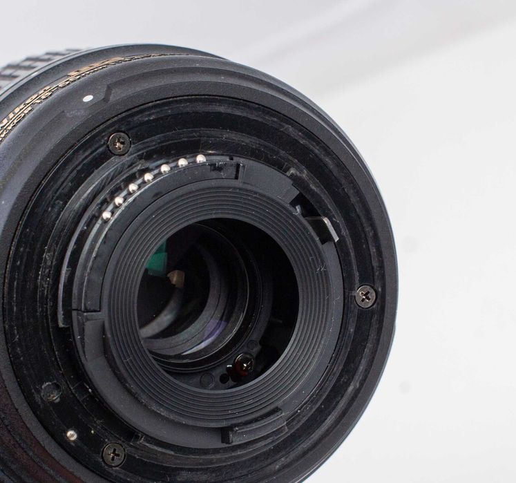 Objetiva 70-300mm (105-460mm em sensores Aps-c) AF Nikon