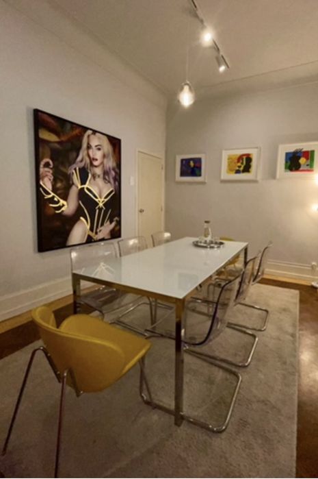 Conjunto de mesa e seis cadeiras