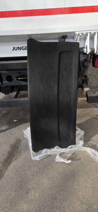 Полиця задня Рено Трафік пасажир оригінал