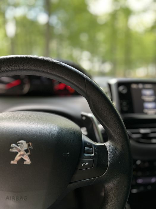 Продам авто / машину Peugeot , пежо 208 2014 рік