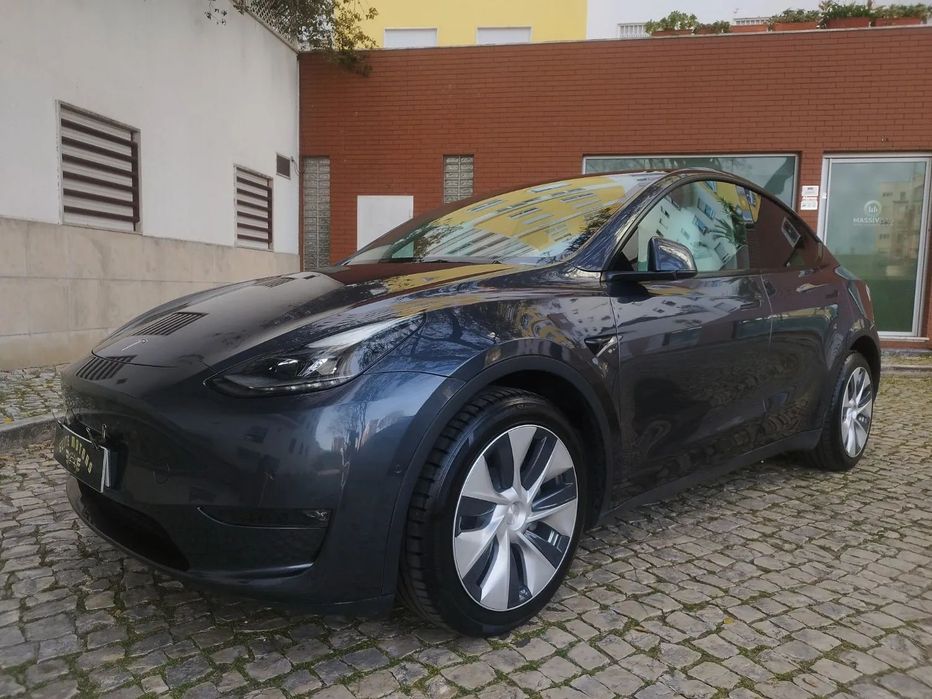 Tesla Model Y Long Range Dual Motor AWD