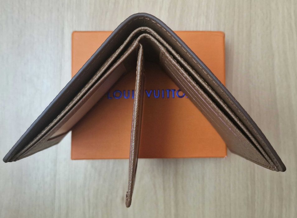 Carteira Louis Vuitton Castanha – Nova, com Logotipos