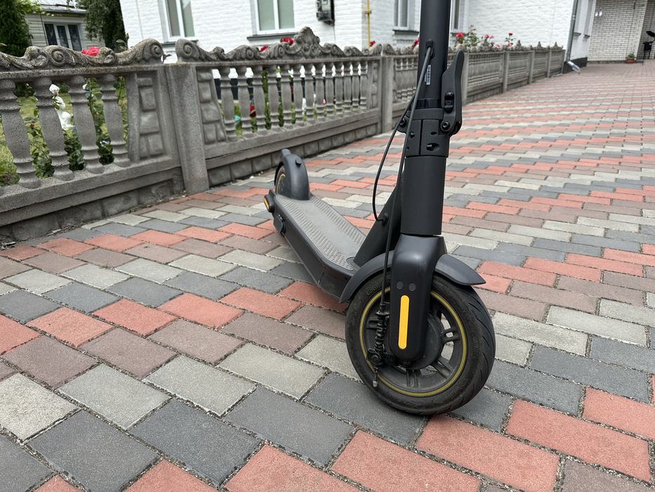 Електросамокат Ninebot g30