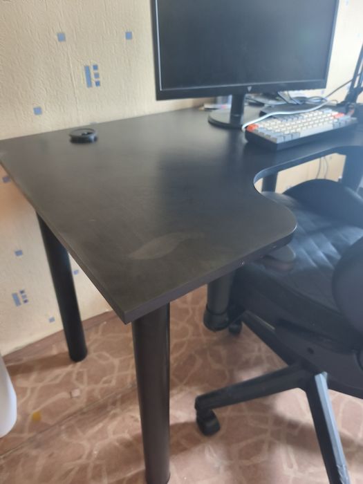 Стіл комп'ютерний