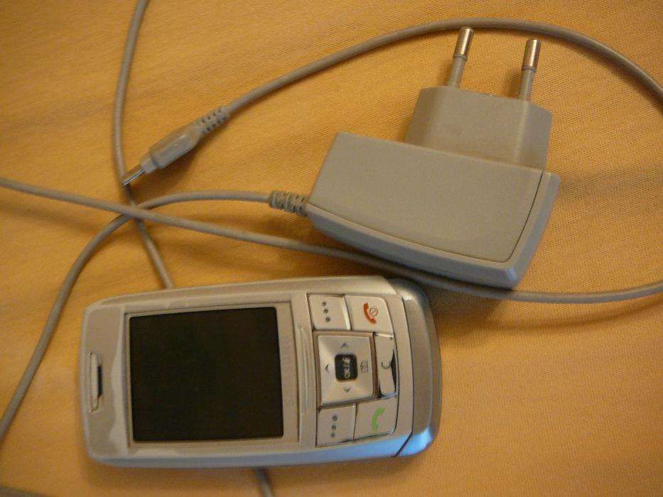 Мобільний телефон Samsung E250