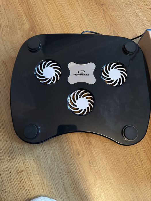 Podstawka chłodząca do laptopa