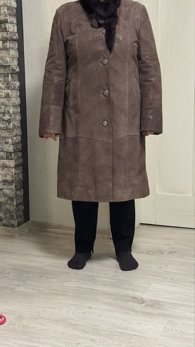 Жіноче натуральне шкіряне ( утеплене) демисезонне пальто. Розмір 52.