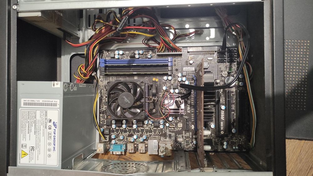 Системный блок с оперативной памятью и блоком питания