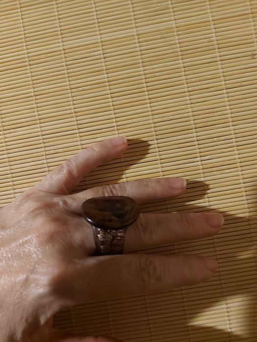 pierścionek fioletowy