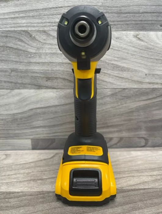 Безщітковий імпульсний ударний шуруповерт гвинтоверт DEWALT DCF809D1