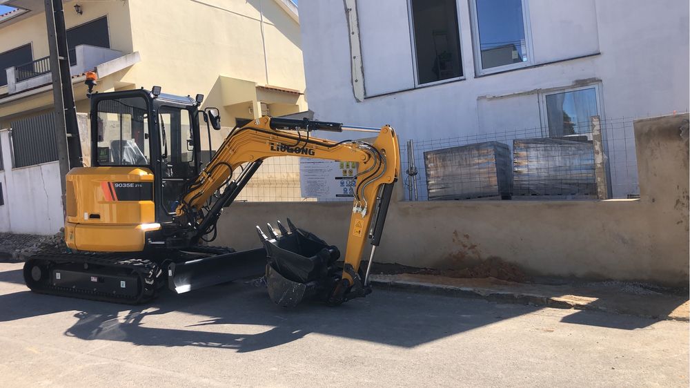 Serviço de  mini escavadora