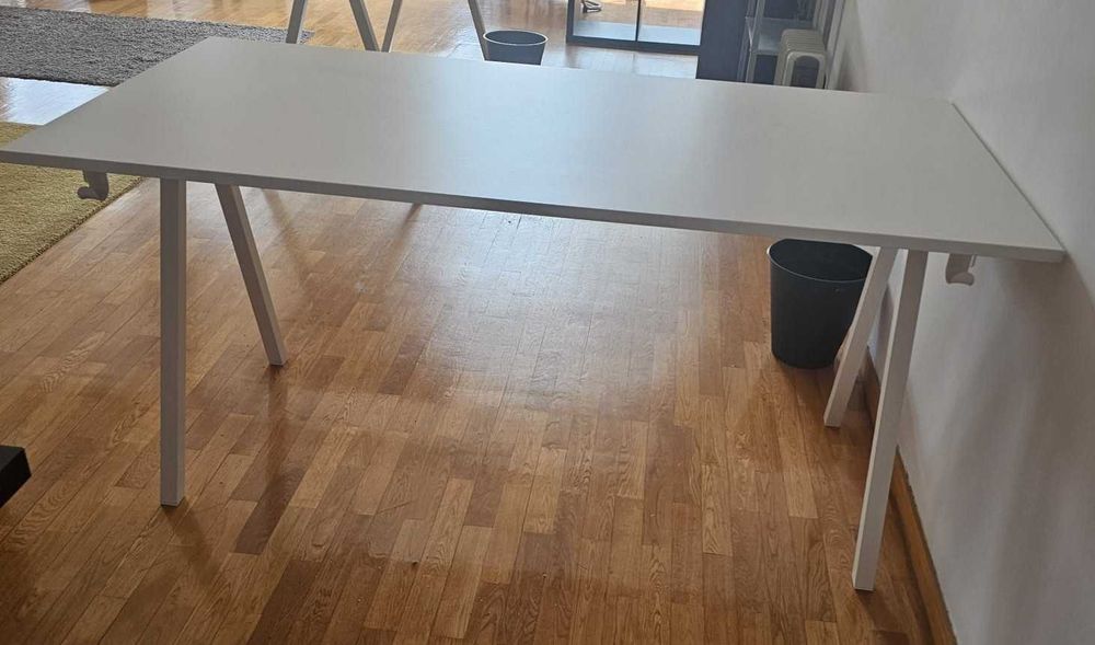 Secretária 140/80cm
