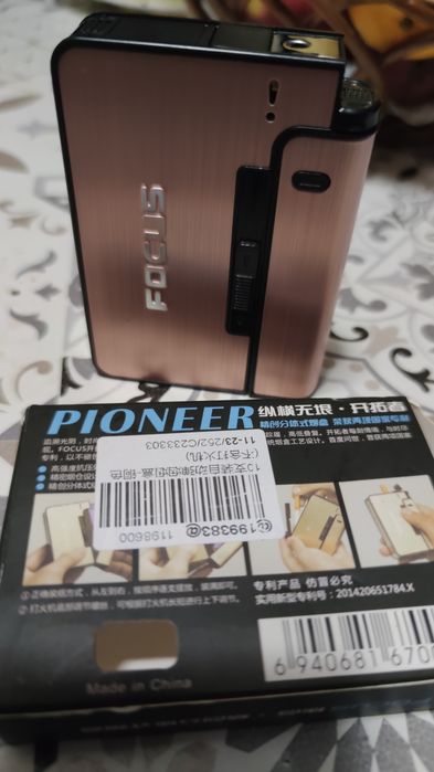 Cigarreira leva isqueiro