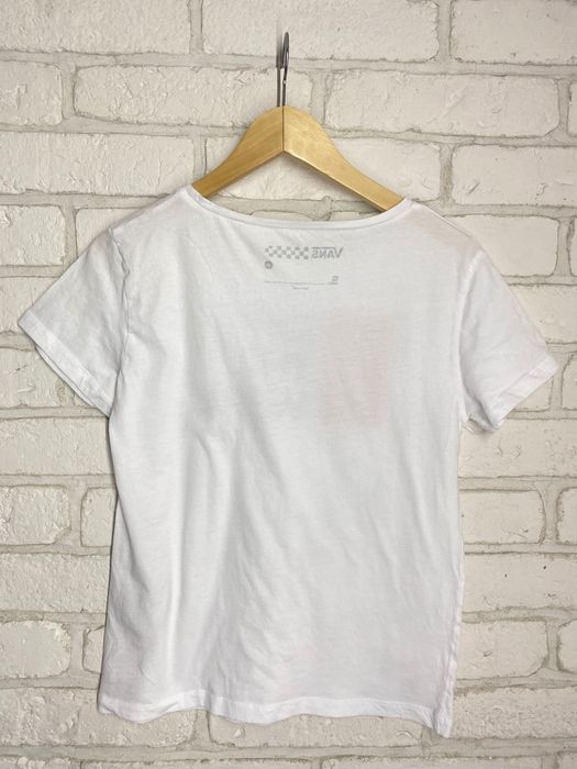 T-shirt vans off the wall