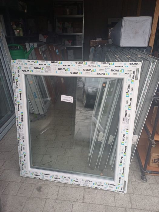 Okno pcv 100x110 białe trzyszybowe