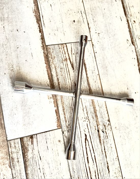 Chave de rodas em Cruz