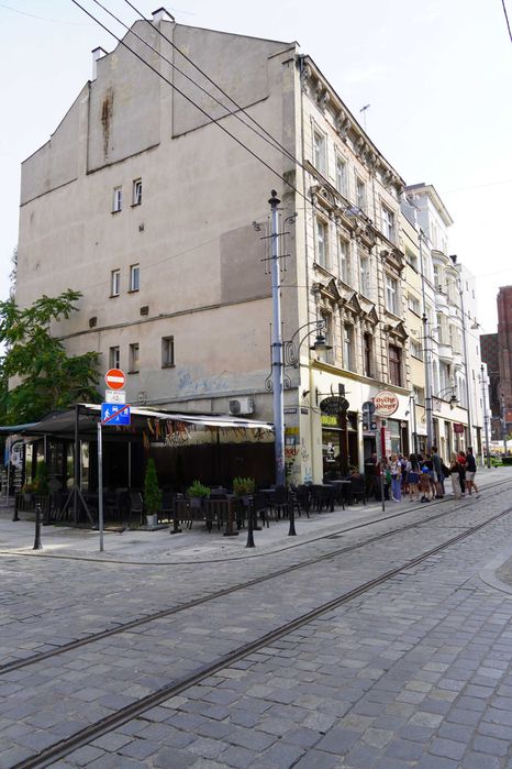 Urządzona restauracja włoska wraz z ogródkiem, przekazanie umowy najmu