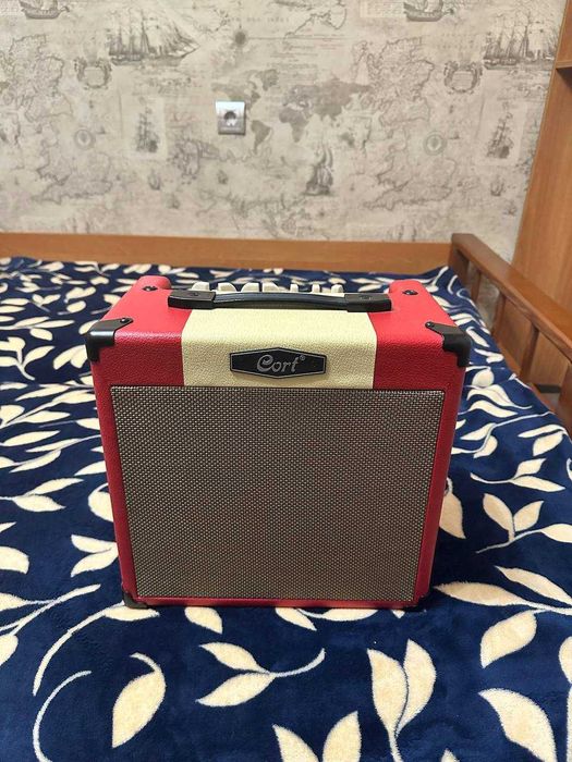 Электрогитара Cort G250 CGM/Гітарний комбік Cort CM15R