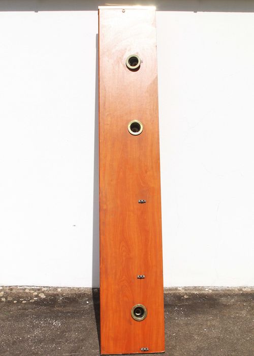 Prateleira de parede em madeira com 3 focos de luz