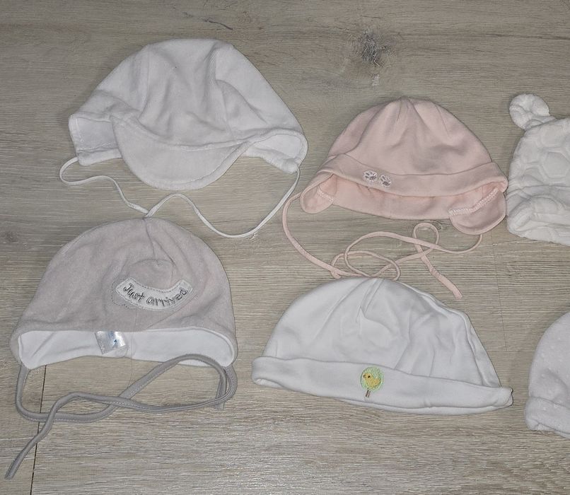 Zestaw czapeczek dla dziewczynki