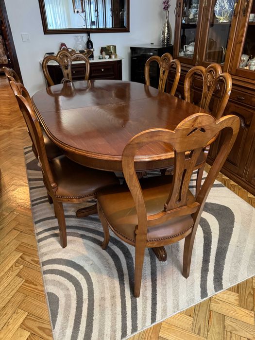 Mesa de jantar e cadeiras