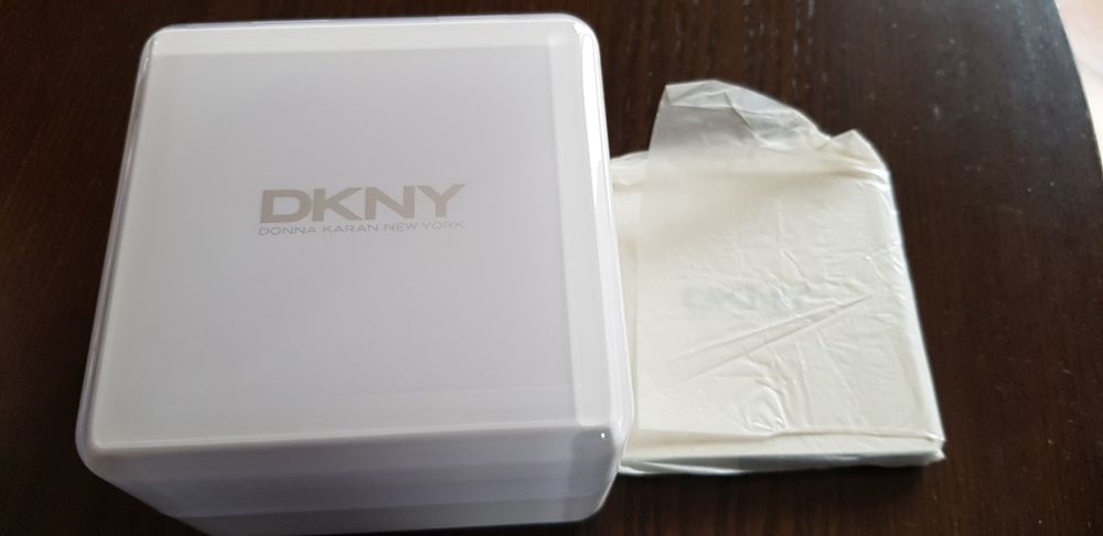 Relógio DKNY rigorosamente novo