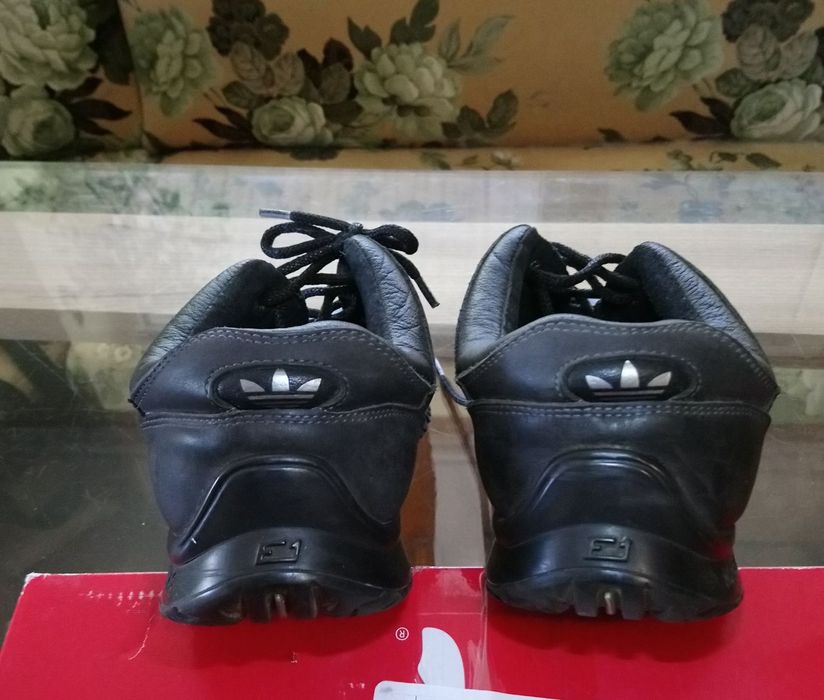 Кросовки ADIDAS кожа, розм. 44.5(по стельке 29см)