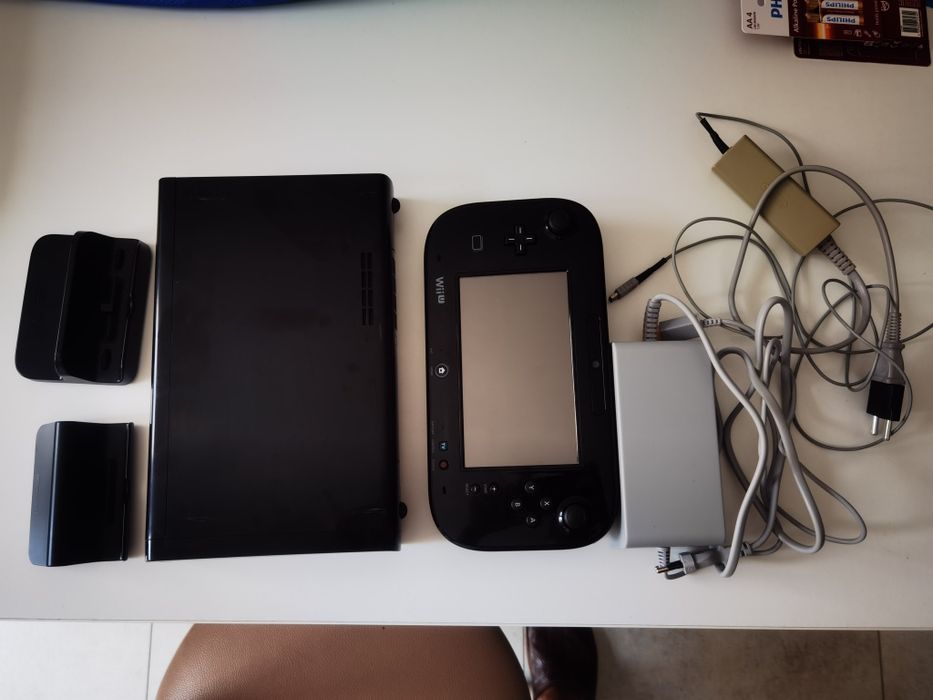 Konsola Wii U 32 GB z padem i zasilaczami