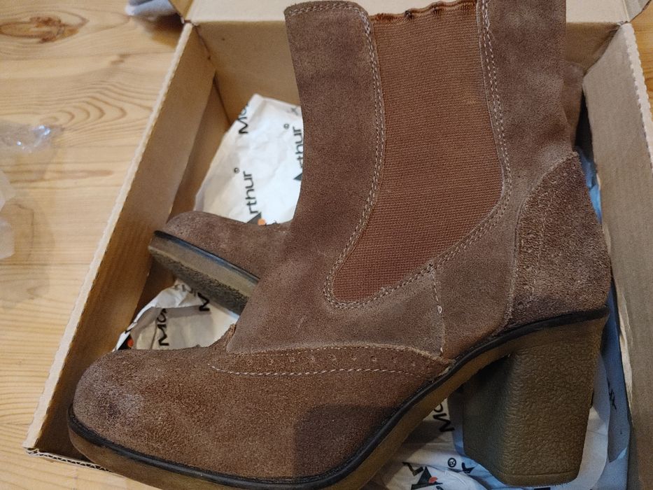 Botki zamszowe MacArthur 36