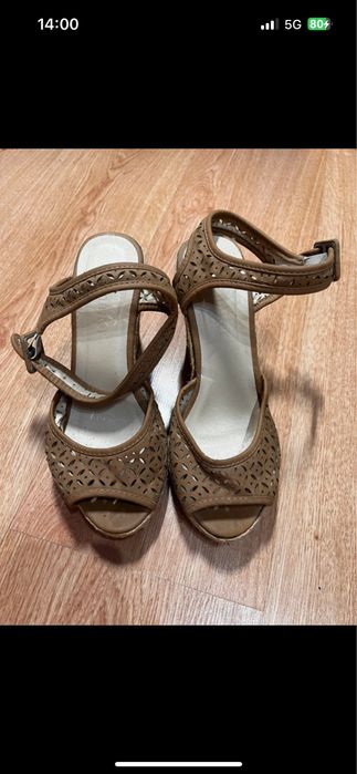 Buty na koturnie brązowe roz. 37