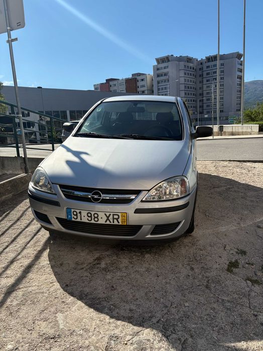Opel Corsa 1.3 CDTI Comercial 2004 – Económico e Fiável