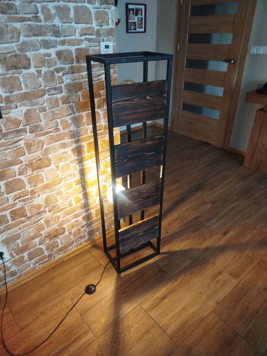 Lampa stojąca do salonu