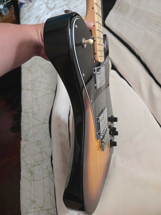 Fender Limited Edition MIJ 70s Telecaster Deluxe com Trêmolo – 3 Tone Sunburst