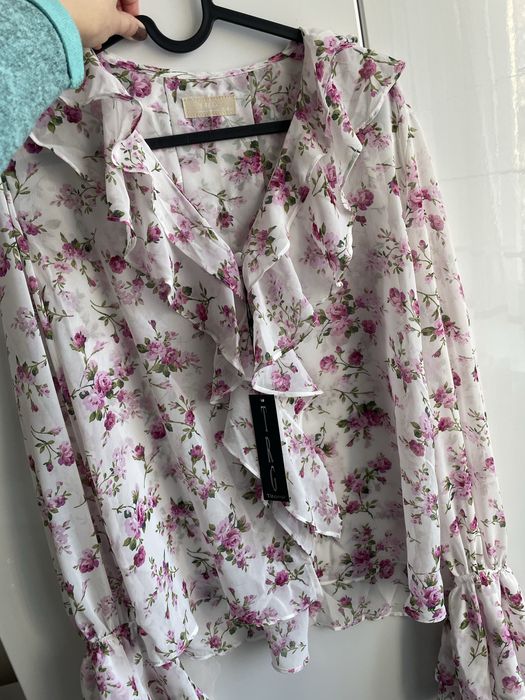 Блуза нова на гудзиках