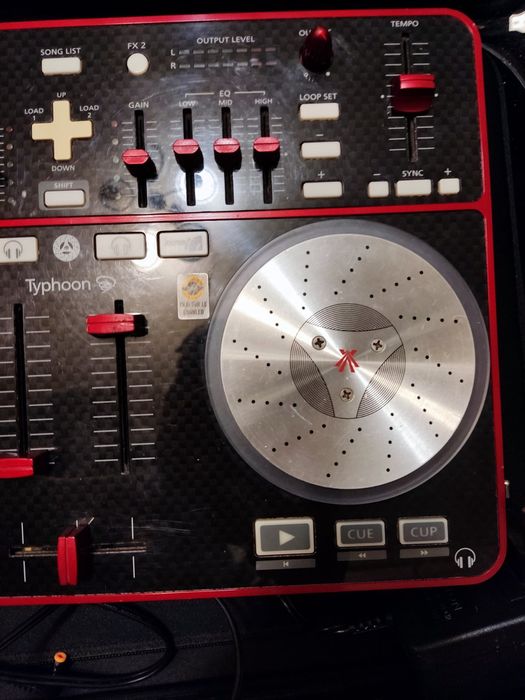 DJ контролер Vestax Typhoon