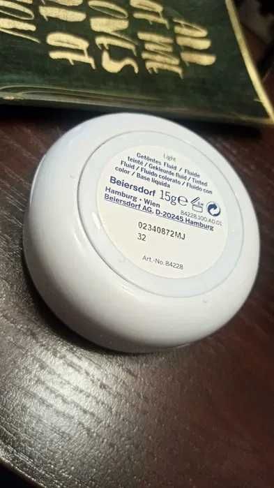 Krem podkład w poduszce z kwasem hialuronowym LUSTERKO Nivea Cellular