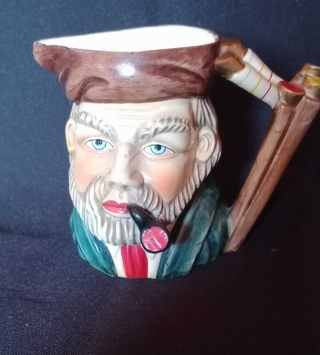 Caneca pequena antropomórfica