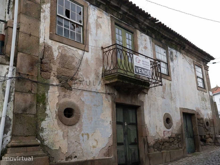 Casa Para Recuperar No C. Histórico De Vila Flor | Bragança