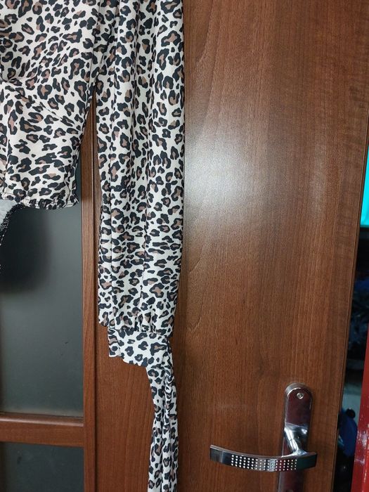 Body Panterka z rozciętymi rękawami Boohoo rozm.M