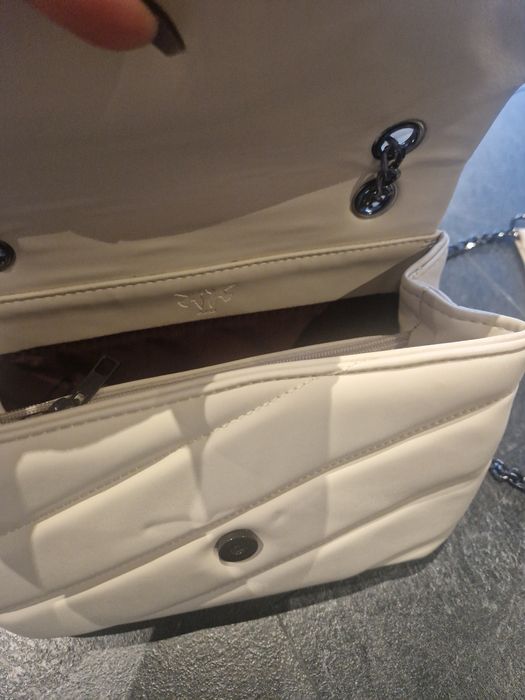 kremowa torebka pinko