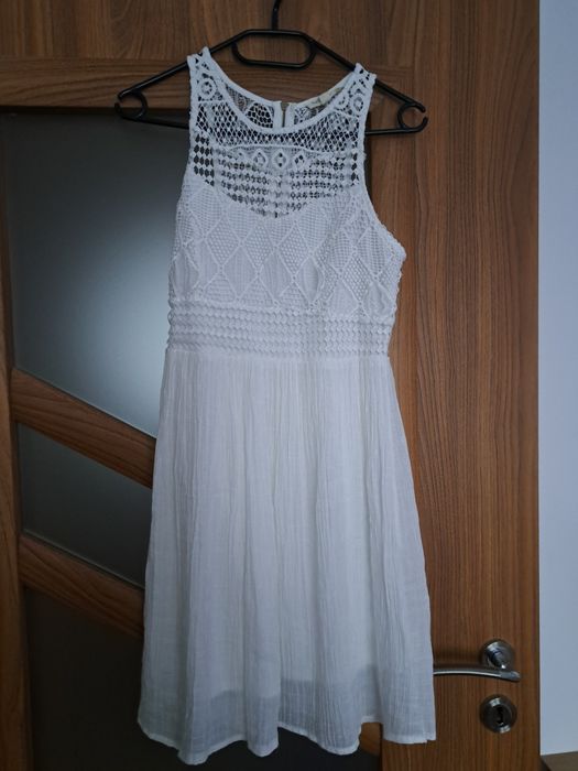 Sukienka biała na zamek