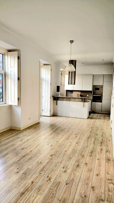 Arrendamento de apartamento T2 na praça 25 de Abril, 7, Algés